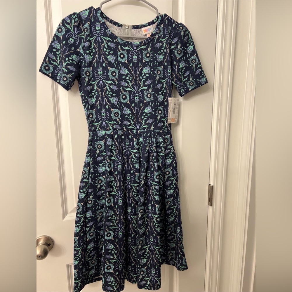 LuLaRoe XS dress NWT. The knee-length dress, polyester material, has pockets